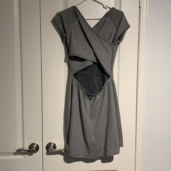 Open back striped casual dress - Picture 3 of 3